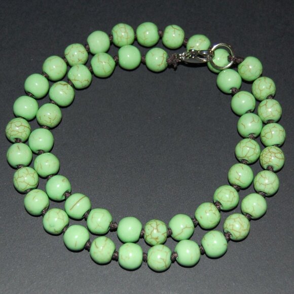 Green Stone Necklace,Hand Knotted Necklace,Green Necklace - Picture 4 of 4